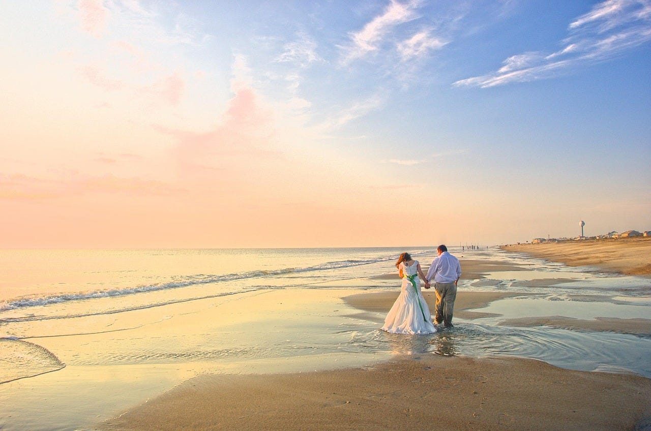 Beach Wedding Essentials - Travelling Pixie - Medium