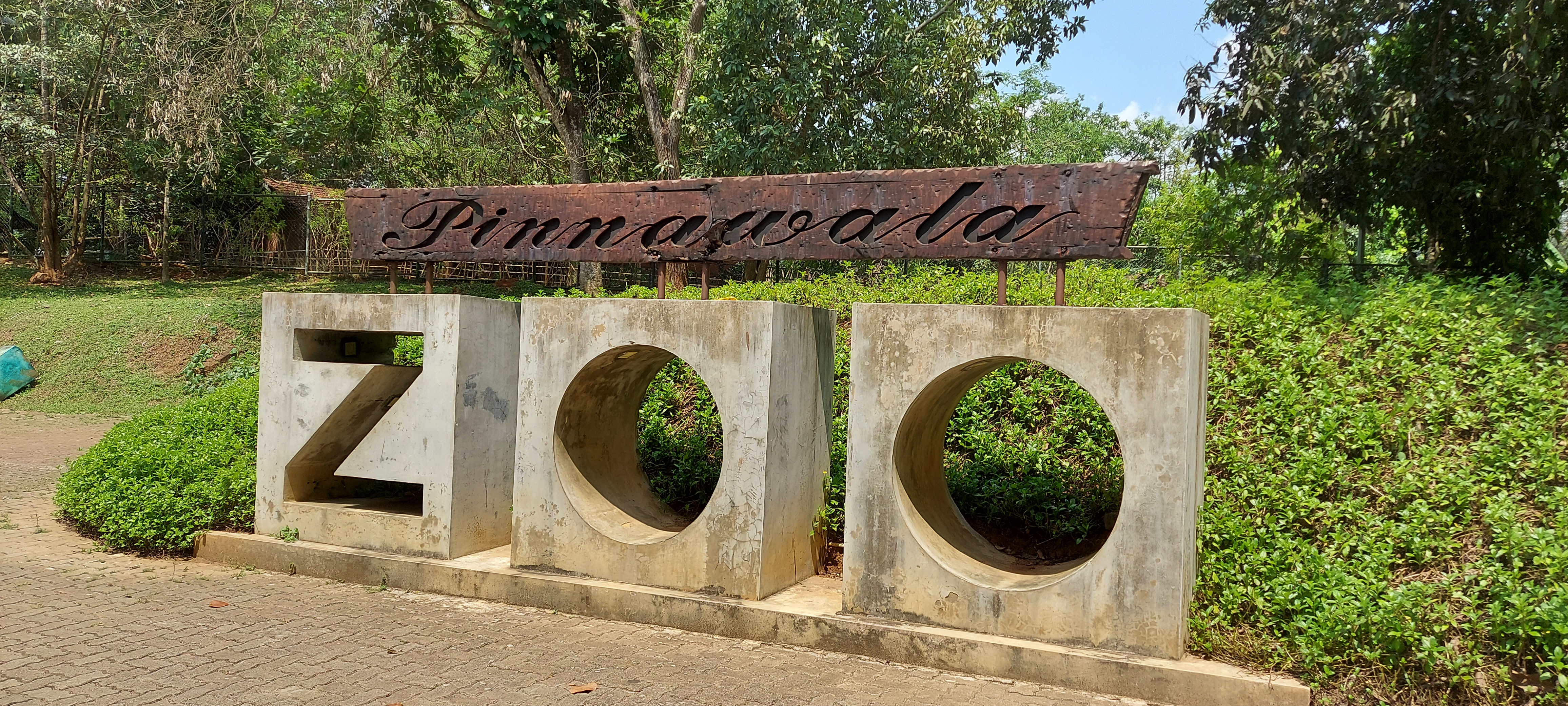 Pinnawala Open Zoo - Wikipedia
